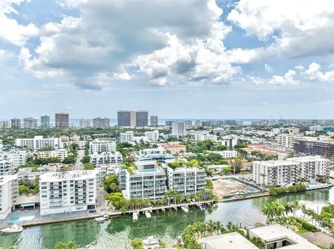 Building Photo - 9940 W Bay Harbor Dr