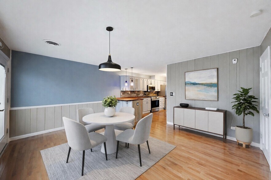 Building Photo - 306 N Schubert St