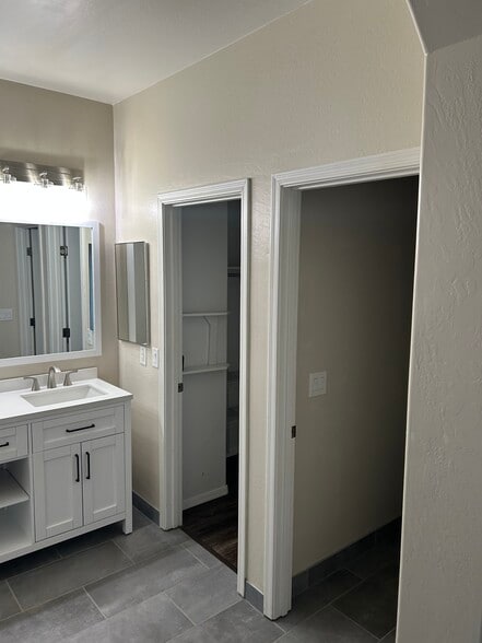 Building Photo - 3621 E Leslie Dr