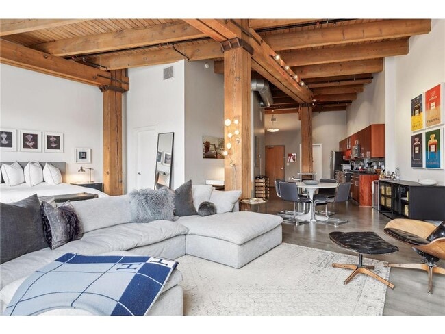 Building Photo - 404 N Washington Ave