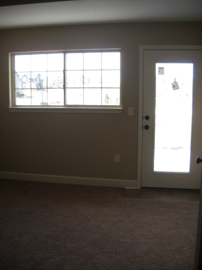 Building Photo - 2 Bedroom, 2 Bathroom Oak Valley Townhouse...