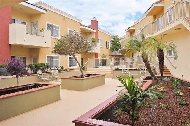 Building Photo - 1215 E San Antonio Dr