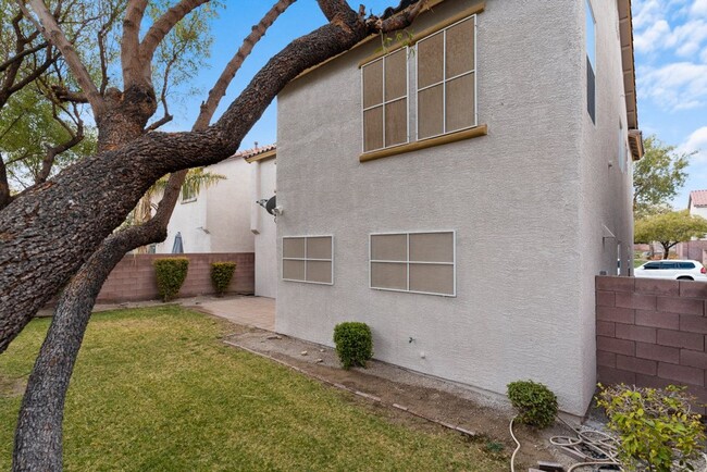 Building Photo - GORGEOUS 3 BEDROOM & LOFT HOME!