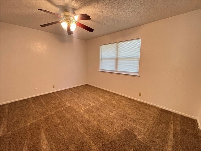 Building Photo - 2426 N Graham Dr