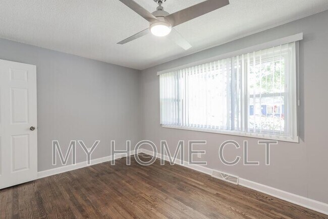 Building Photo - 3331 Erskine Dr