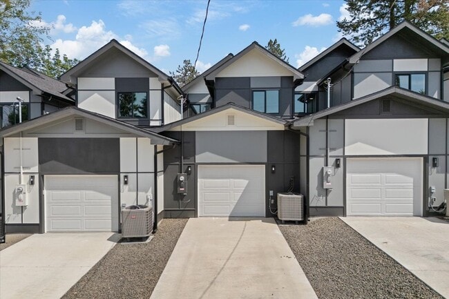 Building Photo - 2015 W 9th Ave