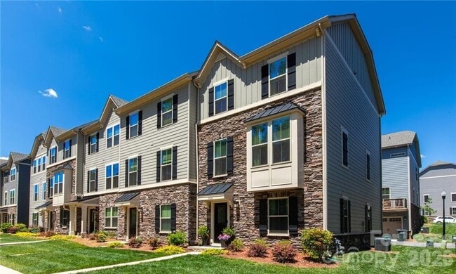 Building Photo - 3023 Salix Bend Dr