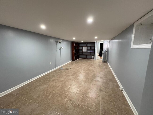 Building Photo - 712 Ohio Ave