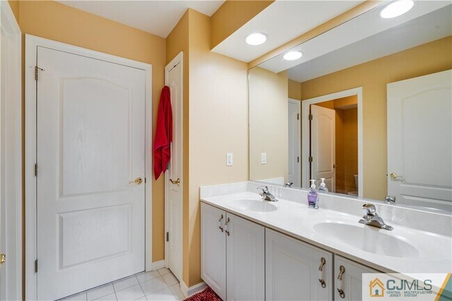 Building Photo - 35 Old Mill Rd