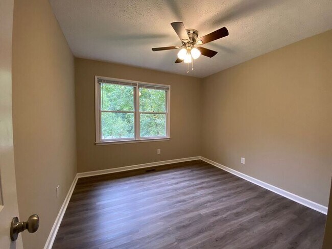 Building Photo - 7045 Hickory Dr