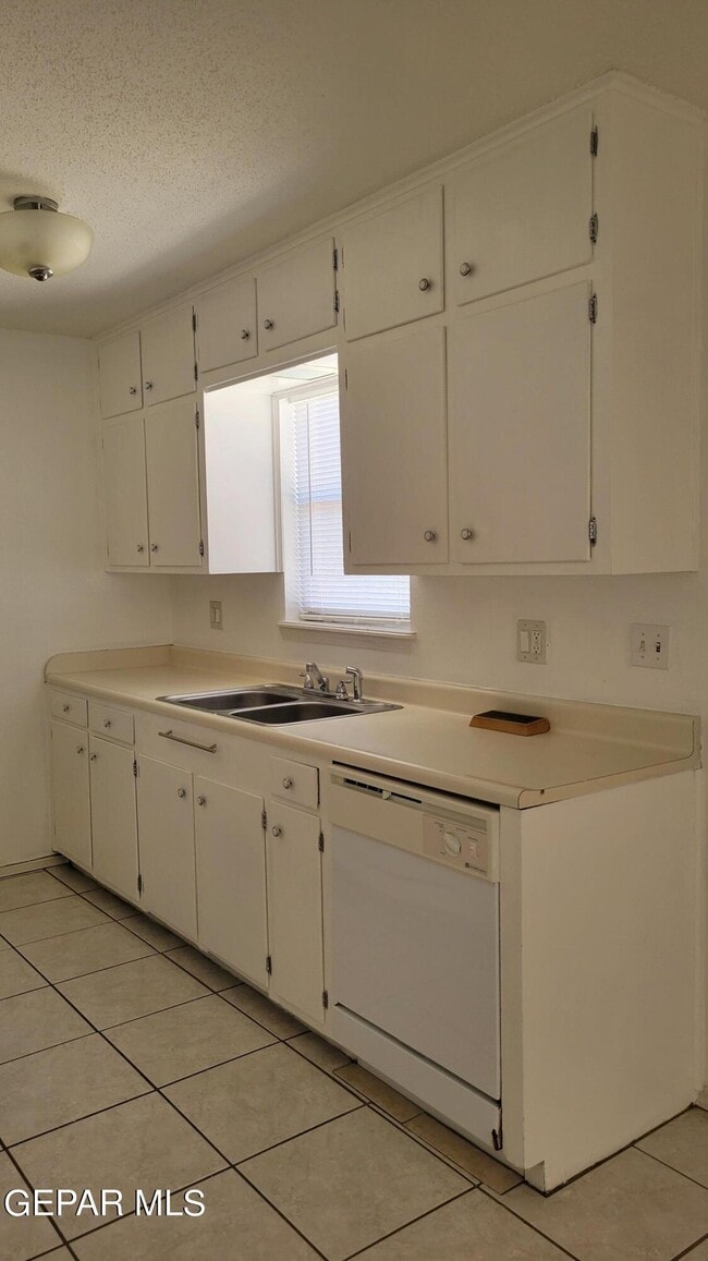 Building Photo - 1405 Cessna Dr