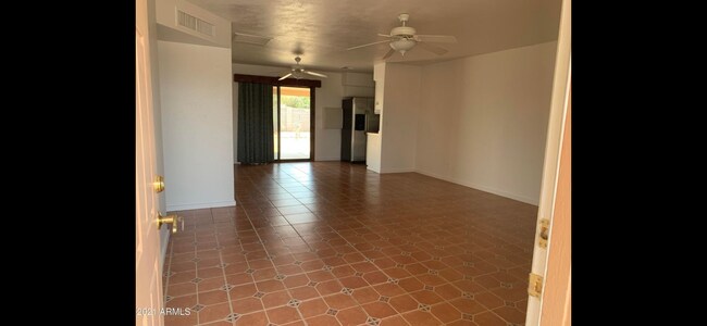 Building Photo - 8995 W Pineveta Dr