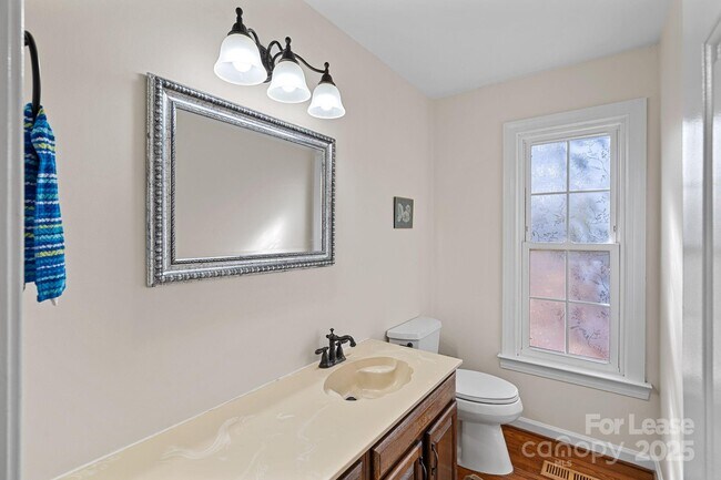 Building Photo - 7117 Kinsmore Ln