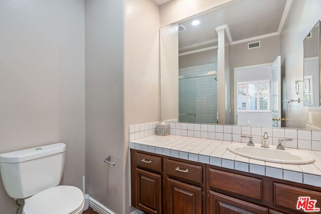 Building Photo - 5683 Hazelcrest Cir