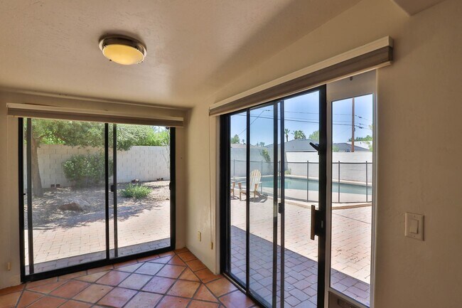 Building Photo - 3 Bedroom + den with pool