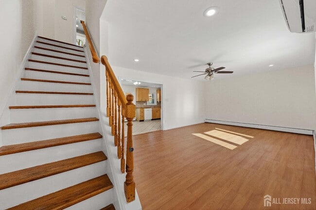 Building Photo - 691 Cook Ave