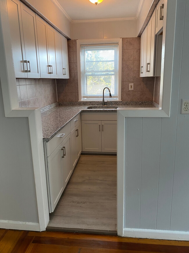 Building Photo - 37 Mavis St