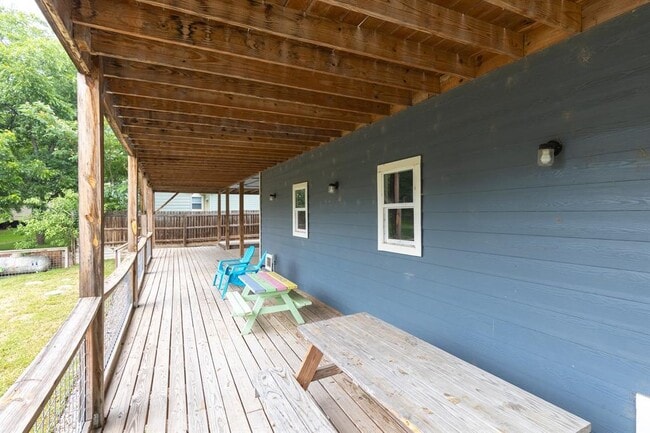 Building Photo - 1320 Contour Dr