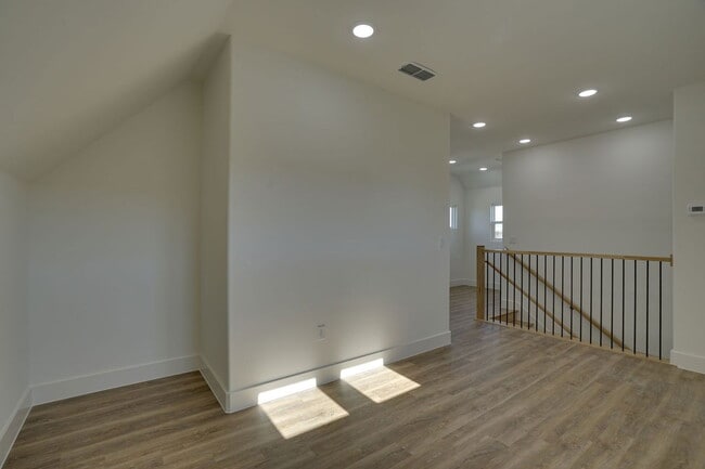 Building Photo - 108 Cardinal Wds