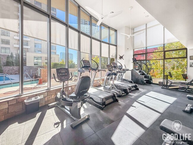 Building Photo - Downtown Luxury Living – 2B/2BA Condo with...