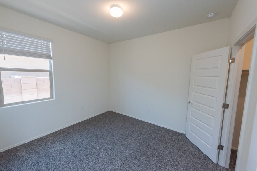 Building Photo - 10321 N Arroyo Lupine Way