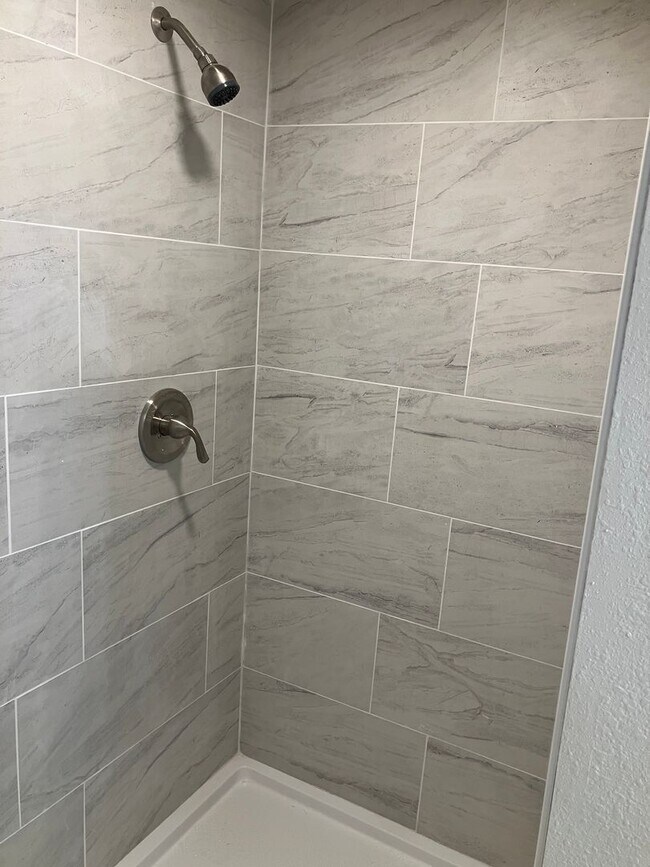 Building Photo - 1351 Leonard Ave