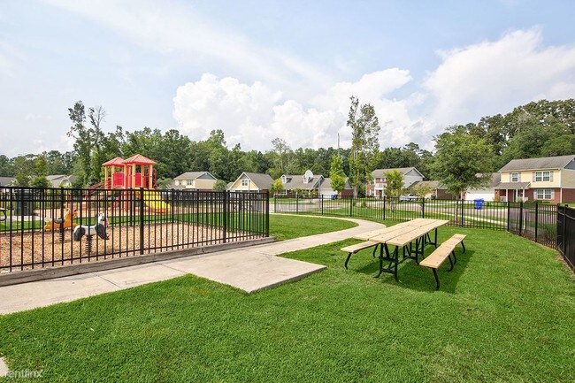 Building Photo - 4 br, 2.5 bath House - Oak Hollow