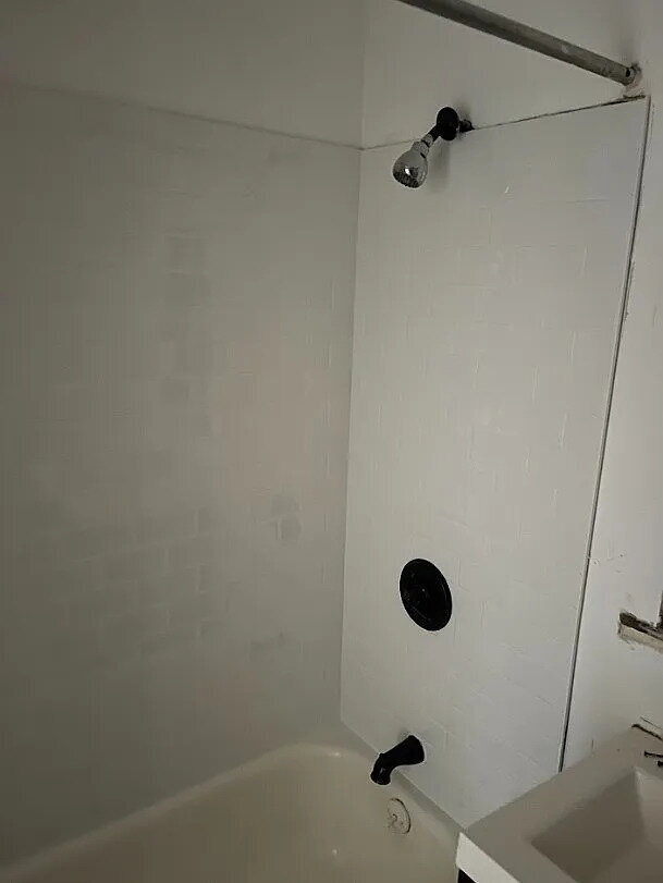 Building Photo - "Chic Urban Oasis: Cozy 1-Bedroom Apartment in Vibrant Brooklyn Locale!"
