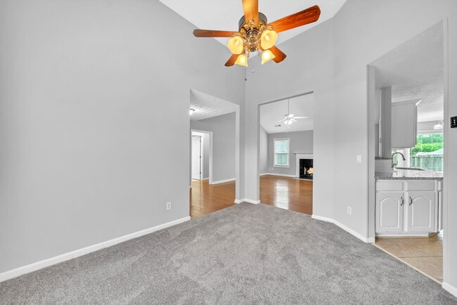 Building Photo - 825 Chatham Park Dr SW