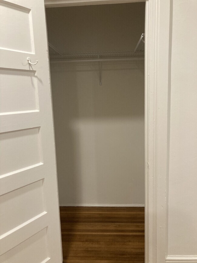 Building Photo - 951 W Branch Ave