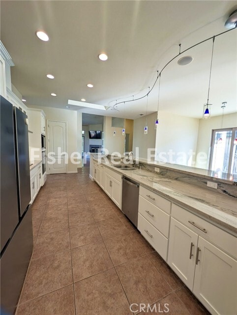 Building Photo - 627 Avocet Way