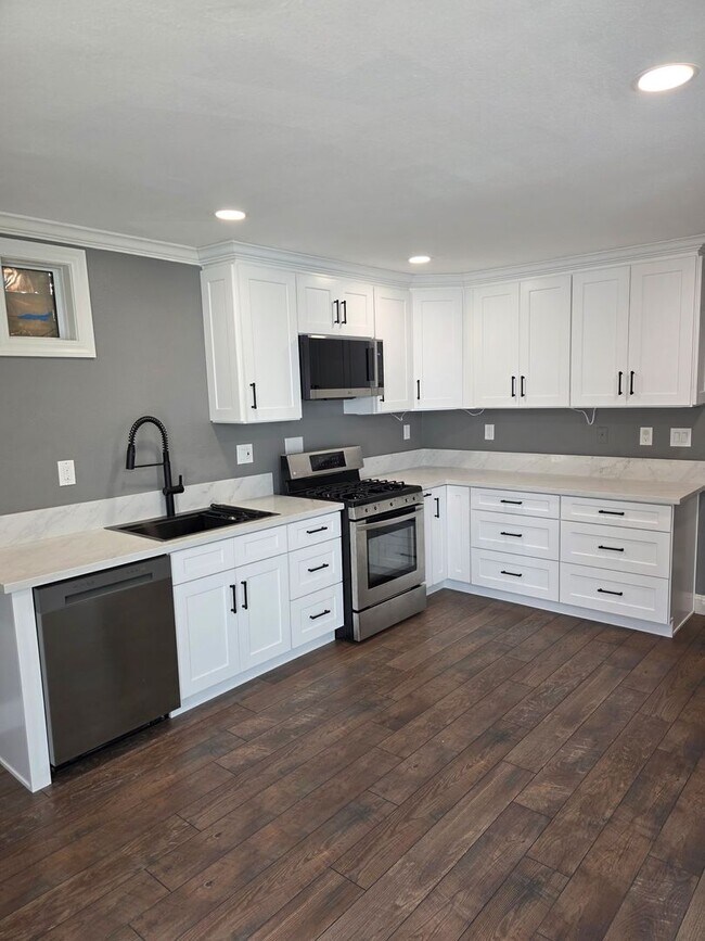 Building Photo - Newly Remodeled Home in South Temecula.