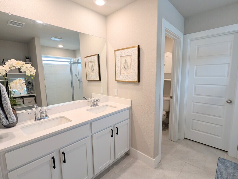 Building Photo - 5627 Jewel Curv