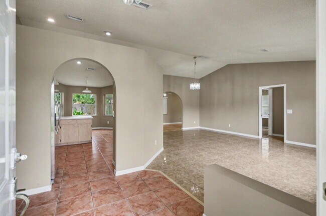 Building Photo - Charming Rental on Quiet Cul-de-Sac!