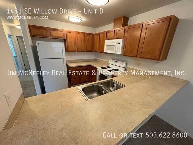 Building Photo - 1481 SE Willow Dr