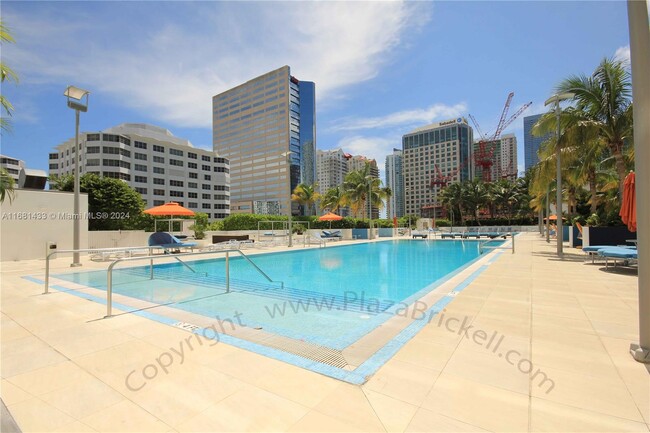 Building Photo - 950 Brickell Bay Dr