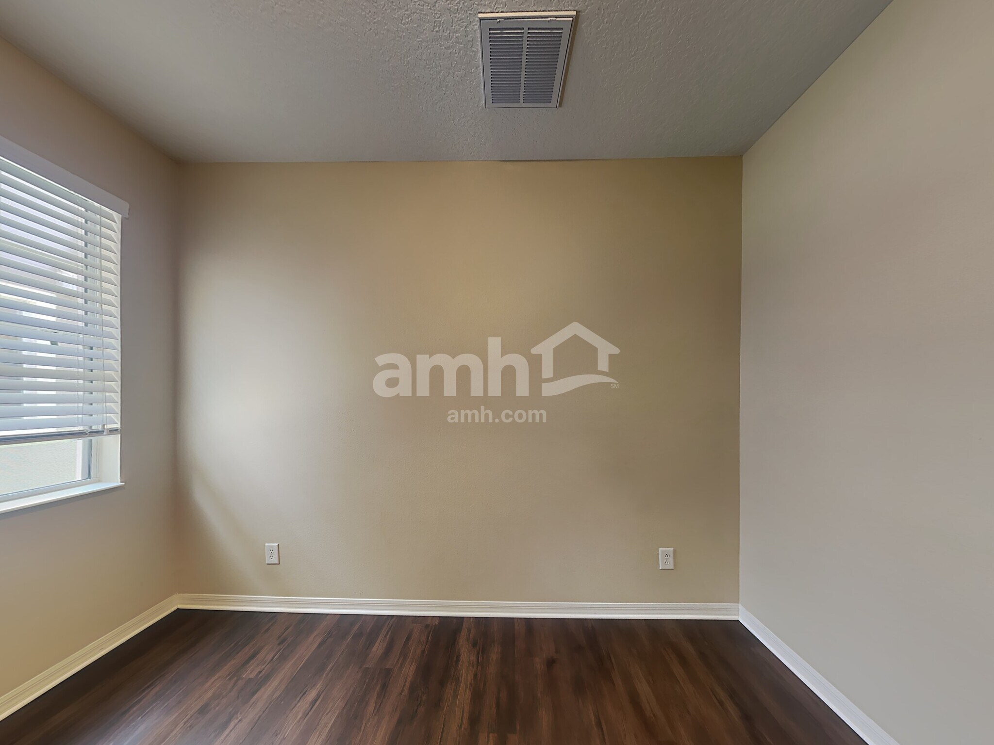 Building Photo - 16017 Loneoak View Dr