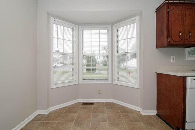 Building Photo - 700 Princeton Cir