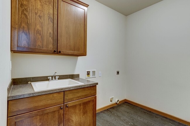 Building Photo - Spacious 3 Bedroom Plus Office with AC, Gas Fireplace and Fenced Backyard