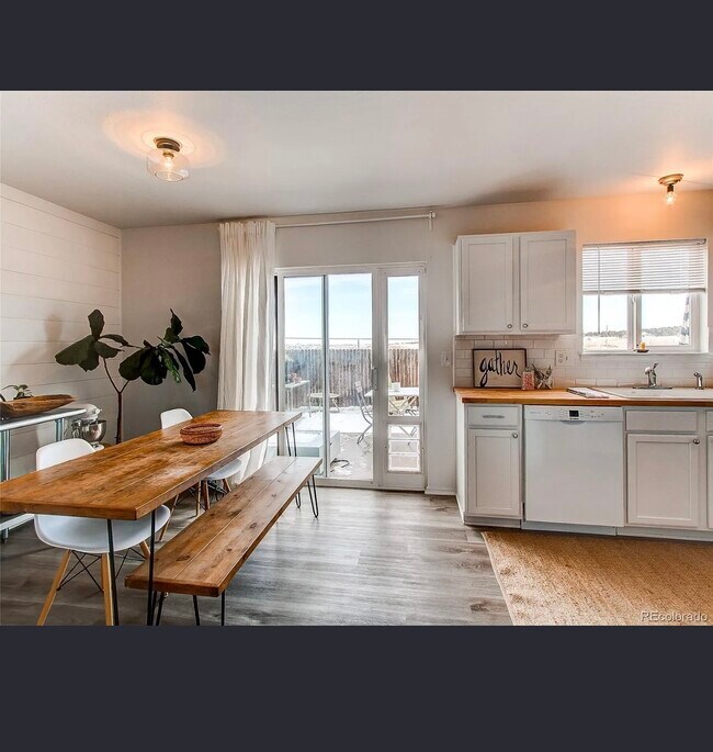 Building Photo - 473 N Banner St