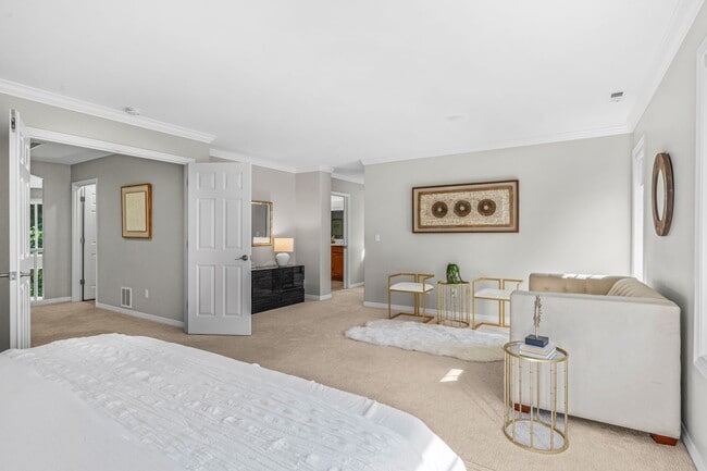 Building Photo - Luxury 4 bed 4 bath home in Lakemont, Bellevue