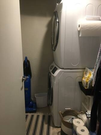 Bottom Floor Washer/Dryer - 2120 Decatur St
