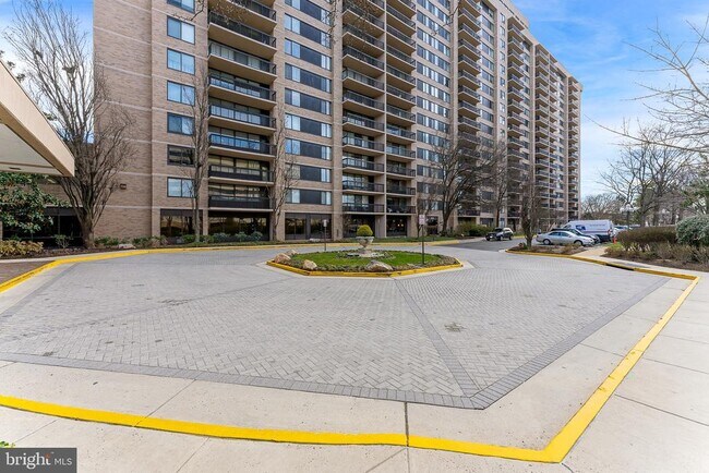 Building Photo - 3713 S George Mason Dr