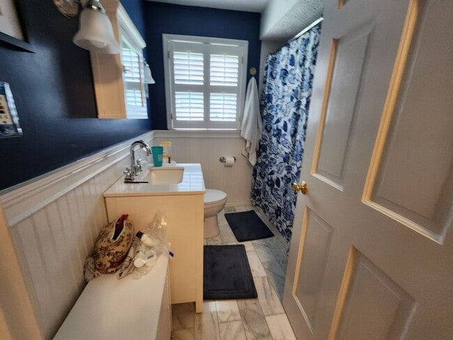 Building Photo - 2 Bedroom 1 Bath Home in North Columbus - ...