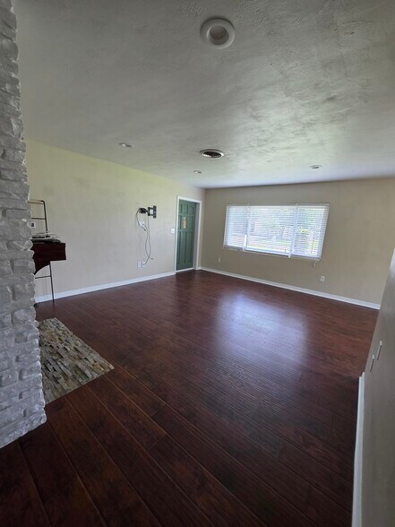 Building Photo - 1641 Meadowbrook Ave
