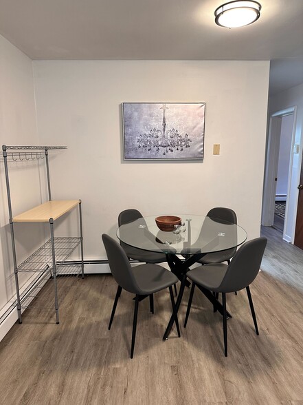 Building Photo - 147 State St