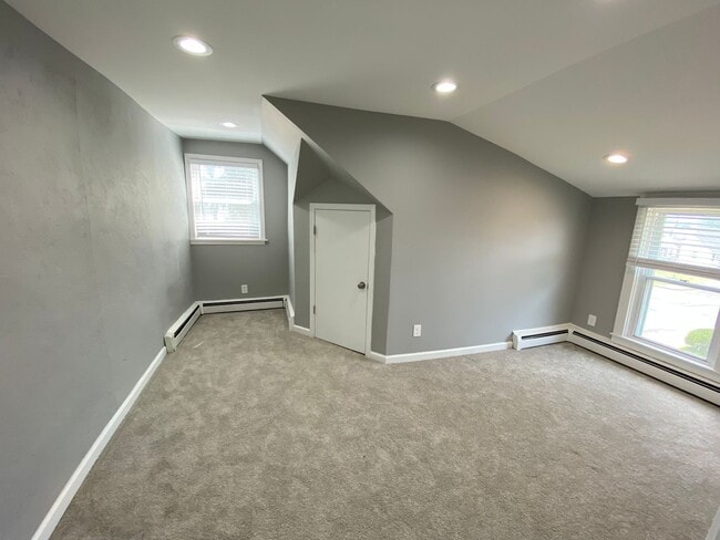Building Photo - Cozy Renovated 2-Bedroom Home in Emmaus – ...