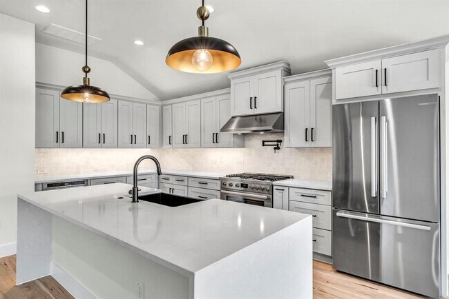 Building Photo - 8209 Polar Dr