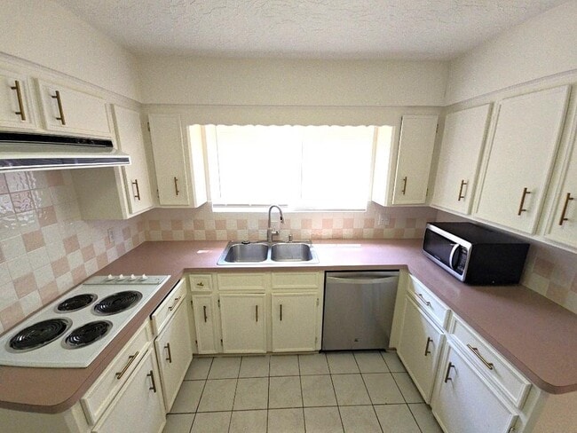 Building Photo - 12702 Ravensway Dr