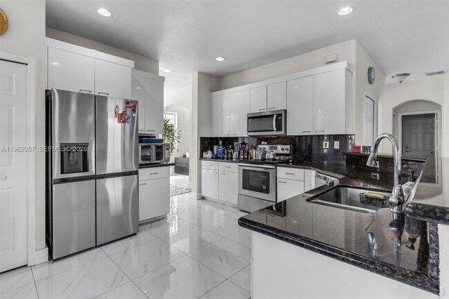 Building Photo - 16605 SW 55th Terrace